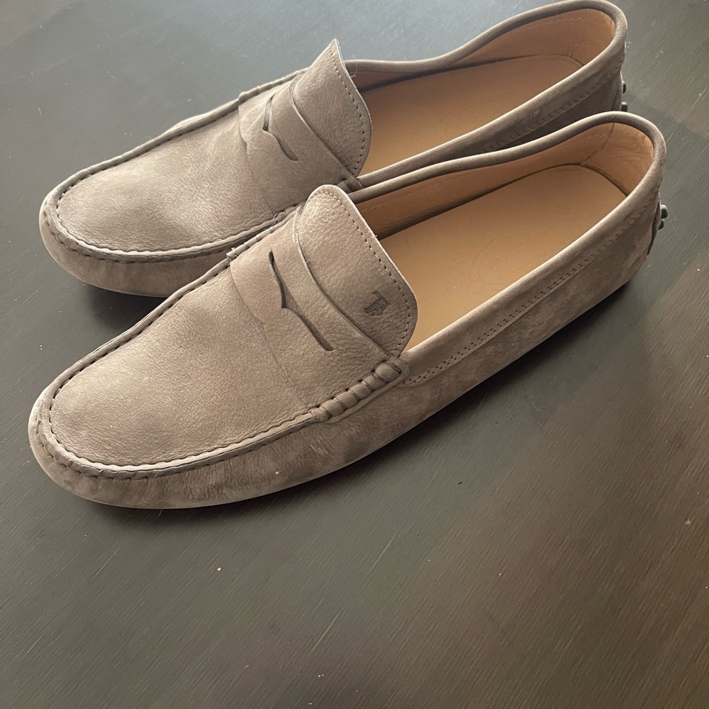 Tod’s Mens Gommino Driving Shoes in Suede